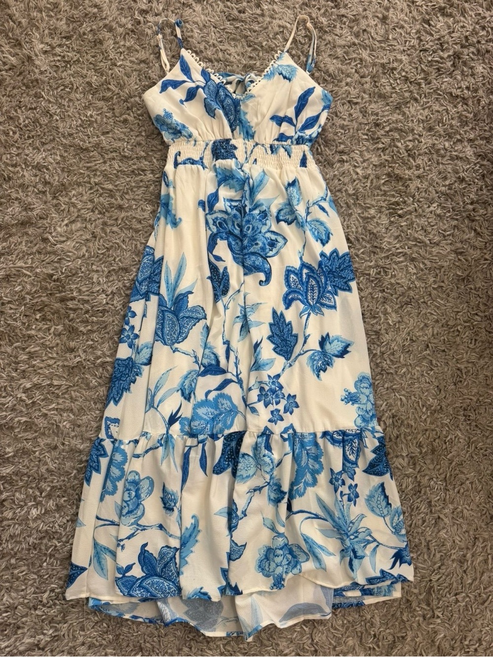 FLYING TOMATO MEDIUM ✨ floral maxi dress with spaghetti strap blue + white EUC